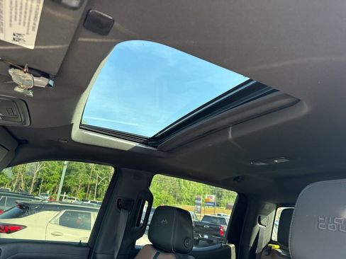 Used 2020 Chevrolet Silverado 1500 High Country w/ Technology Package image 5