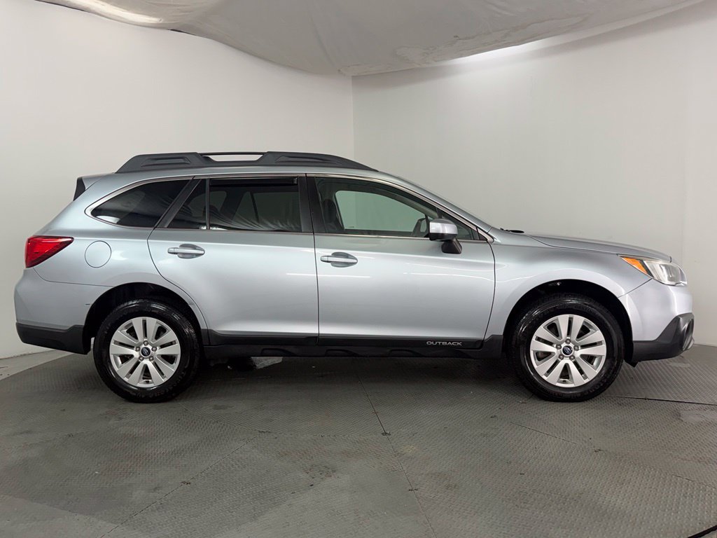 Used 2016 Subaru Outback 2.5i Premium AWD/4WD image 5
