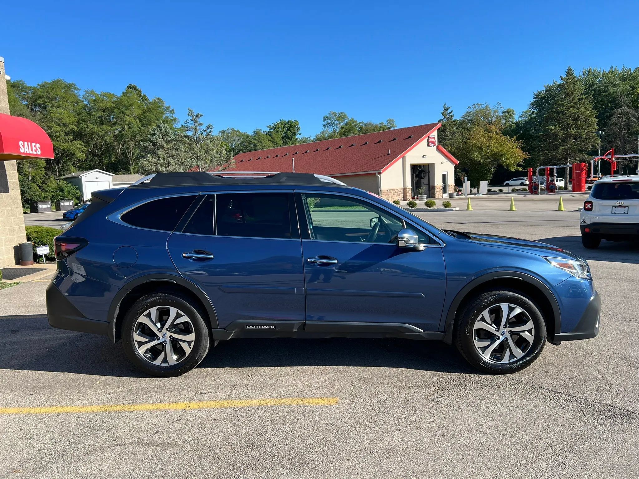 Used 2020 Subaru Outback Touring XT AWD/4WD image 4