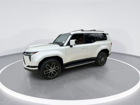Used 2024 Lexus GX 550 w/ Cold Area Package AWD/4WD image 4