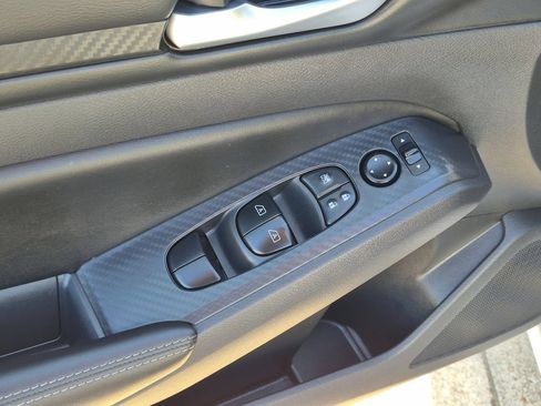 Used 2025 Nissan Altima 2.5 SV FWD image 13