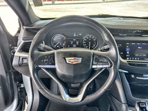 Used 2023 Cadillac XT6 Luxury image 10