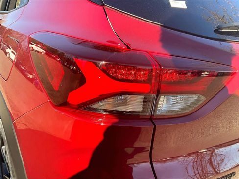 Used 2023 Chevrolet TrailBlazer RS w/ Sun and Liftgate Package image 32