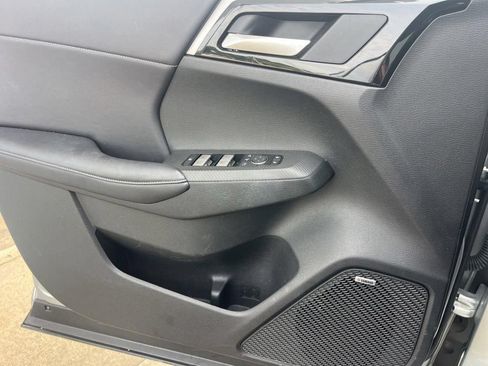 Used 2025 Mitsubishi Outlander SE FWD image 6