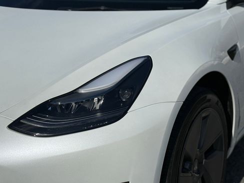 Used 2023 Tesla Model 3 Standard Range image 9