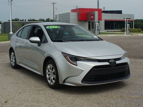 Used 2024 Toyota Corolla LE FWD image 2