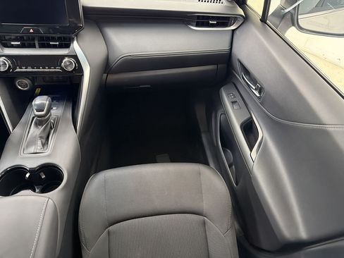 Used 2023 Toyota Venza LE AWD/4WD image 28