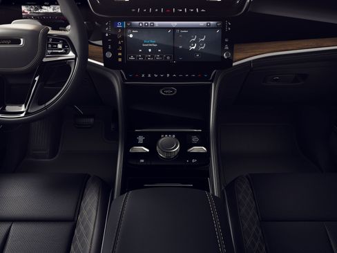 New 2026 Jeep Grand Cherokee Summit image 17