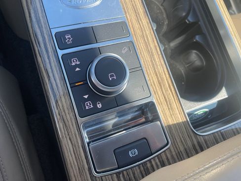 Used 2018 Land Rover Range Rover HSE image 23