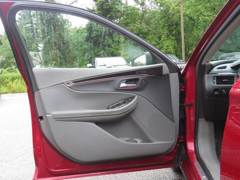 Used 2014 Chevrolet Impala LTZ FWD image 9