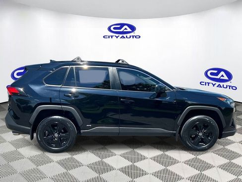 Used 2022 Toyota RAV4 LE AWD/4WD image 2