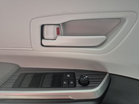 New 2026 Toyota Sienna LE FWD image 15