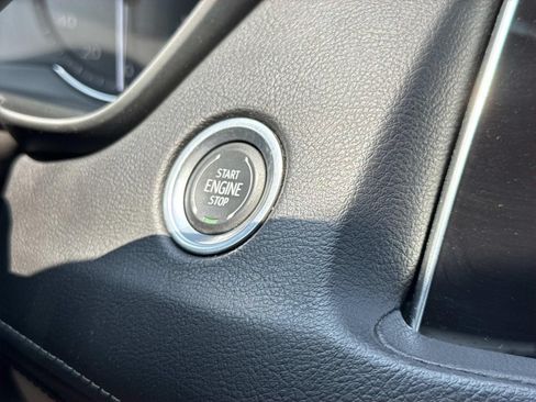 Used 2019 Cadillac XT4 Luxury w/ Cold Weather Package FWD image 20