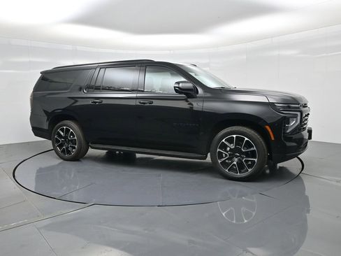 Used 2025 Chevrolet Suburban RST image 19
