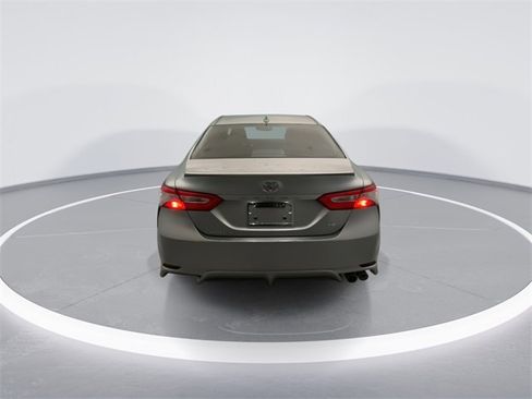 Used 2020 Toyota Camry SE image 3