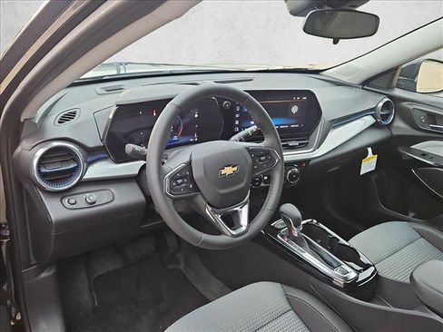 New 2026 Chevrolet Trax LT w/ LT Convenience Package FWD image 3