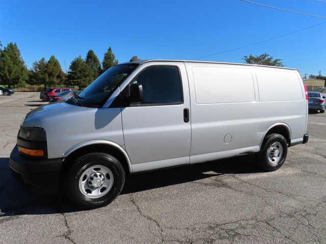 Used 2018 Chevrolet Express 2500 w/ Driver Convenience Package RWD image 12