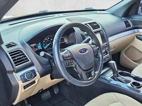 Used 2017 Ford Explorer XLT w/ Equipment Group 202A FWD image 9