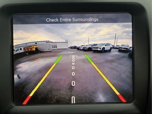 Used 2018 Jeep Cherokee Latitude Plus w/ Cold Weather Group AWD/4WD image 22