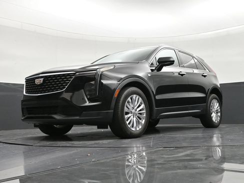 Certified 2024 Cadillac XT4 Luxury w/ Cold Weather Package FWD image 21