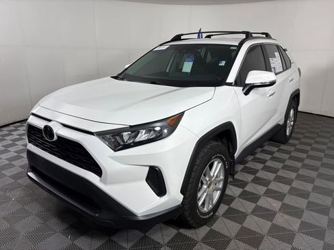 Used 2021 Toyota RAV4 LE image 3