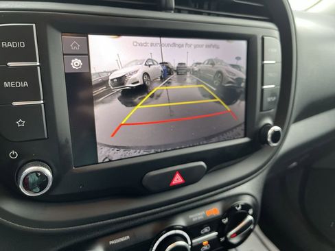 Used 2025 Kia Soul LX w/ LX Technology Package FWD image 17