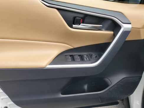 Used 2022 Toyota RAV4 XLE w/ Convenience Package image 29