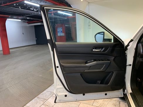 Used 2024 Nissan Pathfinder SL AWD/4WD image 14