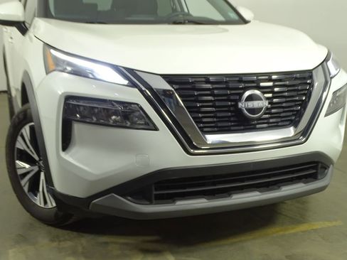 Used 2023 Nissan Rogue SV image 39