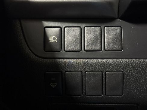 Used 2018 Toyota Highlander LE FWD image 18