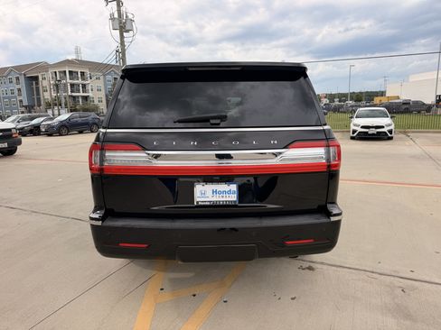 Used 2019 Lincoln Navigator Select RWD image 4