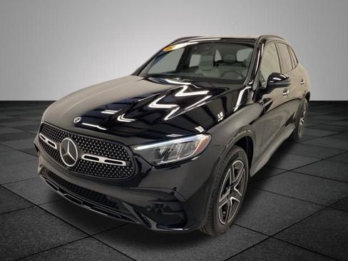 Used 2024 Mercedes-Benz GLC 300 4MATIC image 3