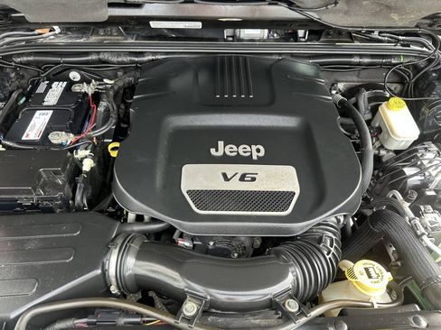 Used 2014 Jeep Wrangler Rubicon w/ Power Convenience Group AWD/4WD image 20