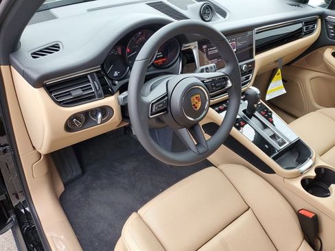 Used 2025 Porsche Macan image 25