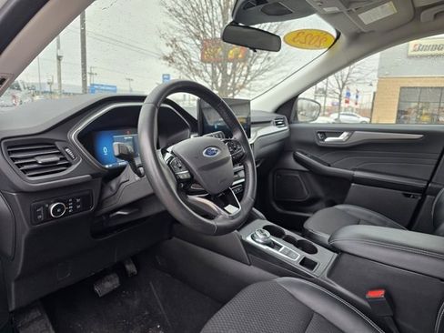 Used 2023 Ford Escape SE image 11