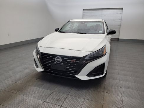 Used 2025 Nissan Altima 2.5 SR FWD image 15