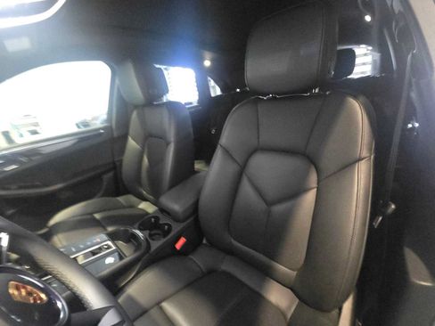 Used 2025 Porsche Macan AWD/4WD image 24