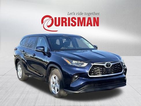 Used 2025 Toyota Highlander LE image 1