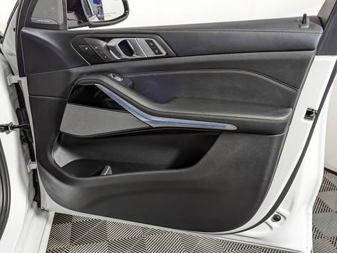 Certified 2025 BMW X7 M60i w/ Executive Package image 44