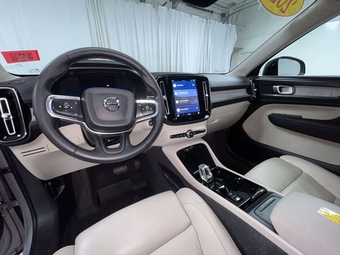 Used 2023 Volvo XC40 B5 Plus w/ Protection Package Premier image 3