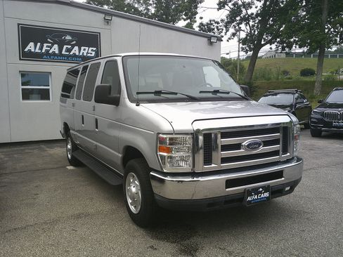 Used 2013 Ford E-350 and Econoline 350 XLT RWD image 3