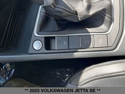 Used 2025 Volkswagen Jetta SE w/ Sunroof Package image 23
