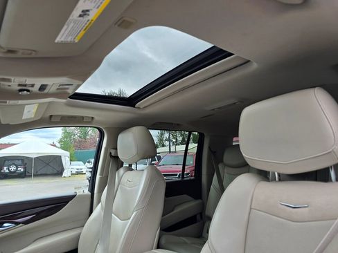 Used 2015 Cadillac Escalade ESV Luxury AWD/4WD image 19