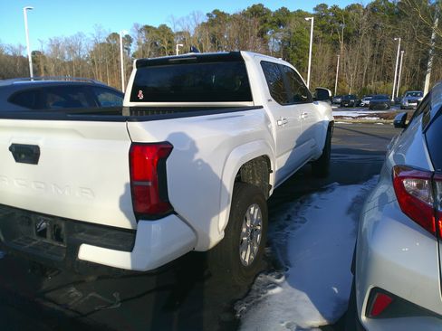 Used 2024 Toyota Tacoma SR5 image 11