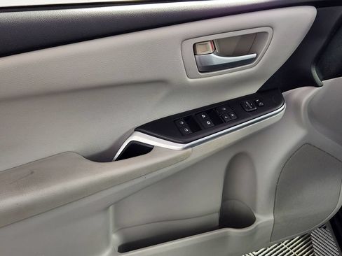 Used 2015 Toyota Camry SE w/ Protection Package FWD image 16