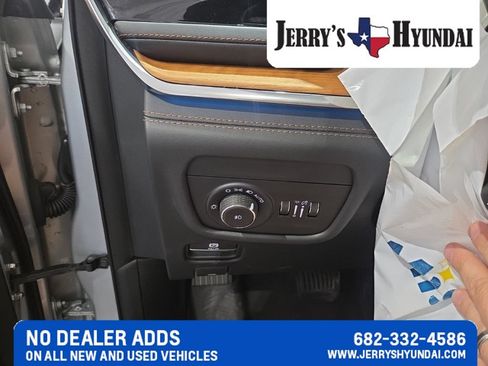 Used 2023 Jeep Grand Cherokee L Summit AWD/4WD image 14