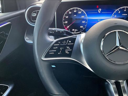 Used 2025 Mercedes-Benz GLC 300 image 23