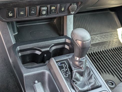 Used 2019 Toyota Tacoma TRD Sport w/ Technology Package RWD image 16