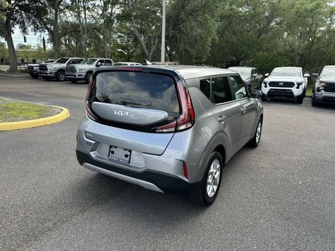 Used 2025 Kia Soul LX w/ LX Technology Package FWD image 10