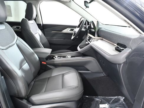 New 2026 Ford Explorer Active AWD/4WD image 10